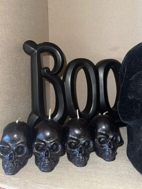 Black / White Halloween Decorations